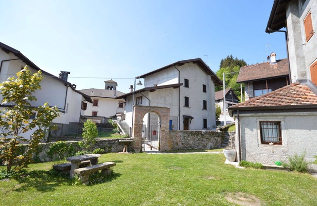 Joli appartement pour 3 personnes avec WIFI, TV, patio et parking