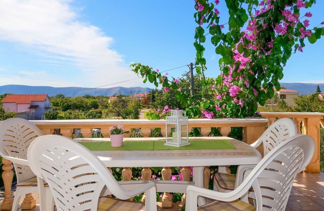 Joli appartement pour 4 personnes avec WIFI, climatisation, TV et terrasse