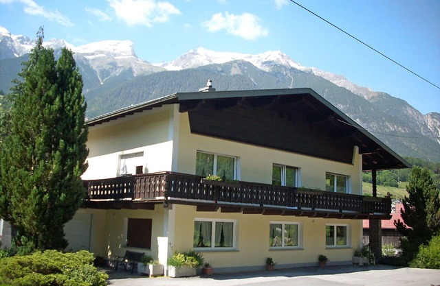 Joli appartement avec WIFI, TV, patio, animaux admis, vue panoramique et parking