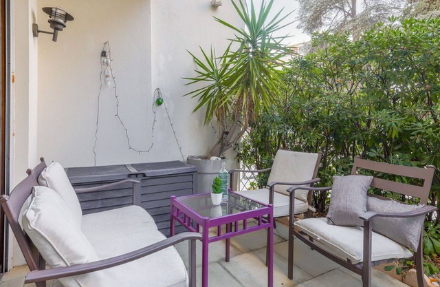 Bel appartement pour 4 personnes avec WIFI, piscine, TV, terrasse et parking