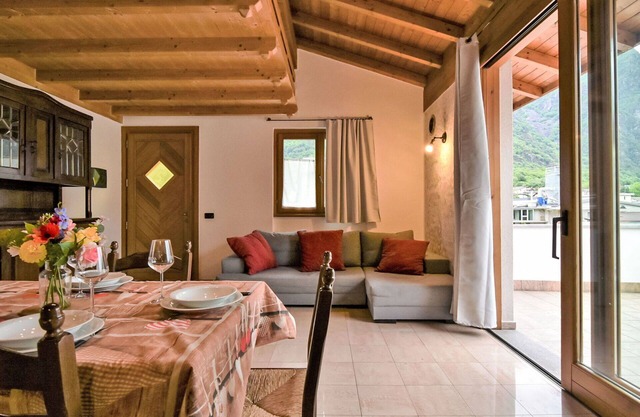 Confortable appartement pour 5 personnes avec WIFI, TV, terrasse, animaux admis et parking