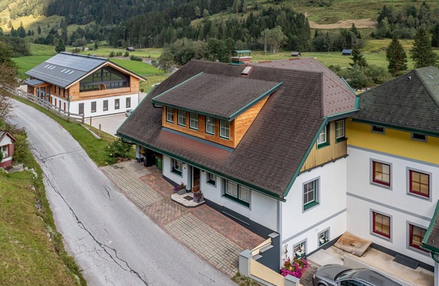 Confortable appartement pour 6 personnes avec WIFI, TV, terrasse, animaux admis et parking