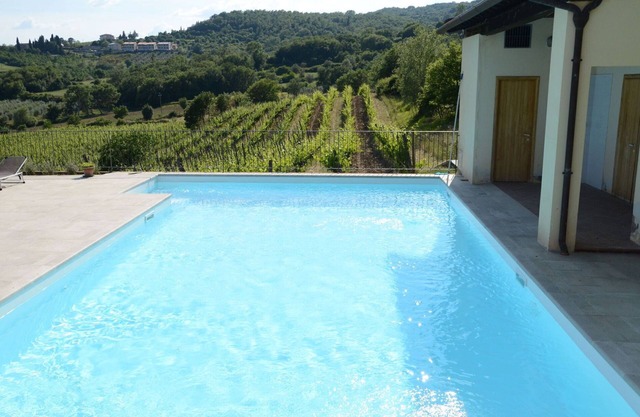 Joli appartement pour 6 personnes avec WIFI, piscine, TV, animaux admis et parking, près de Arezzo