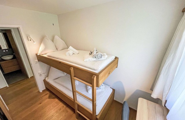 Agréable appartement pour 6 personnes avec piscine, WIFI, TV, balcon et vue panoramique