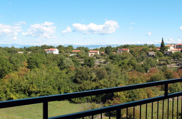 Confortable appartement pour 6 personnes avec climatisation, WIFI, TV, patio et animaux admis