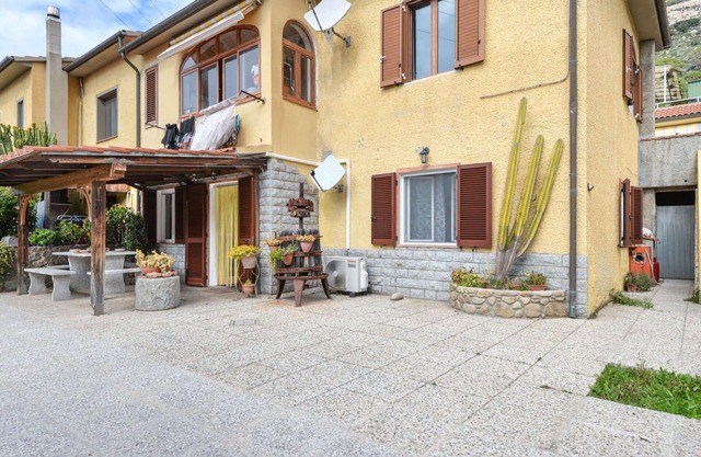 Joli appartement pour 6 personnes avec climatisation, WIFI, TV, terrasse et animaux admis