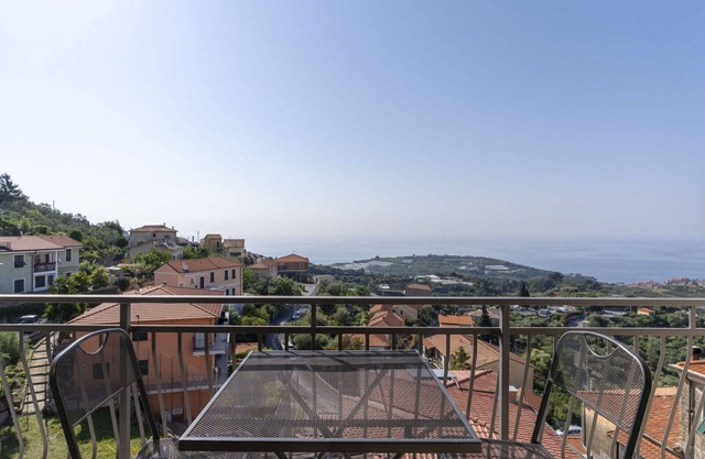 Joli appartement pour 6 personnes avec climatisation, WIFI, balcon et animaux admis