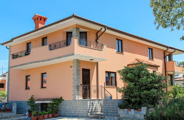 Bel appartement pour 6 personnes avec WIFI, climatisation, TV et balcon
