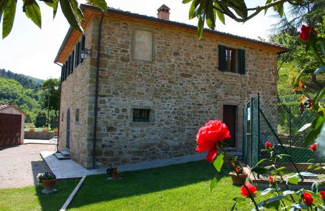 Bel appartement pour 7 personnes avec WIFI, TV et parking, près de Arezzo
