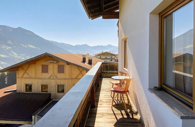 Bel appartement pour 18 personnes avec WIFI, TV, balcon et parking