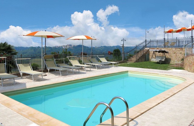 Agréable appartement pour 4 personnes avec WIFI, piscine, TV, patio, animaux admis et parking