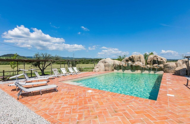 Bel appartement avec WIFI, climatisation, piscine, patio, animaux admis, vue panoramique, parking