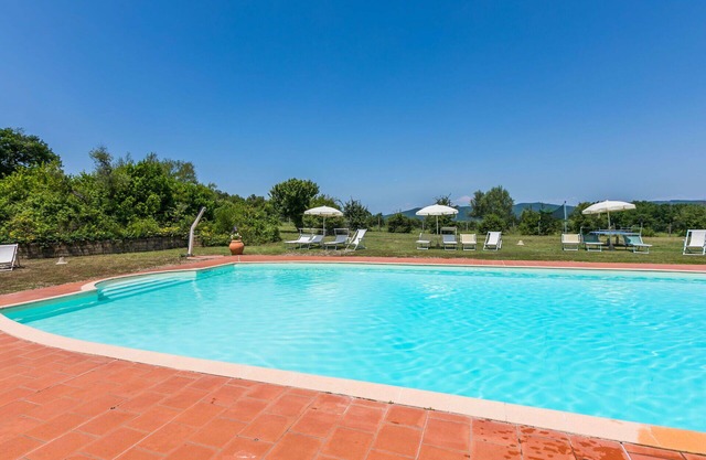 Nice apartment in villa with pool, WIFI, TV, patio, pets allowed, panoramic view and parking
