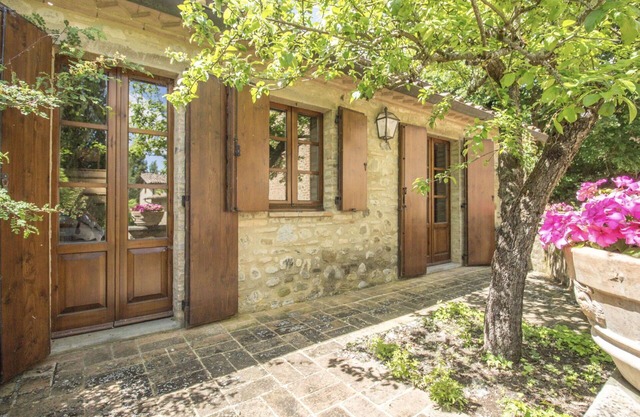 Bel appartement dans une maison de vacances avec WIFI, climatisation, piscine, TV, véranda