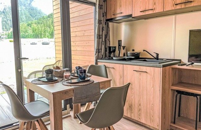 Bel appartement dans une maison de vacances avec climatisation, TV, terrasse et parking