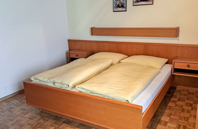 Agréable appartement dans une maison de vacances avec WIFI, TV, balcon et parking