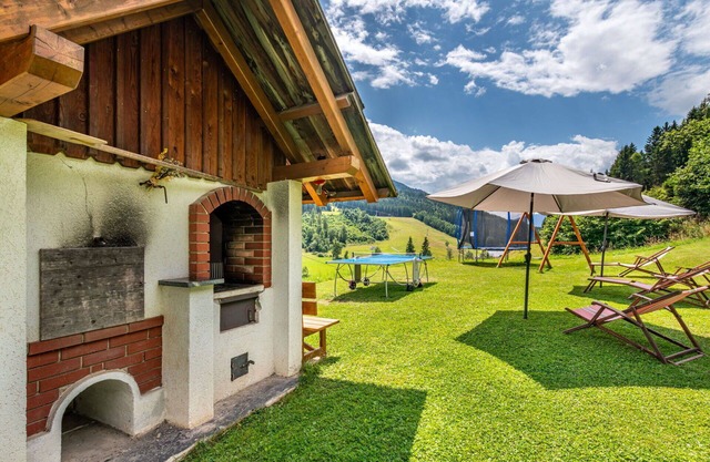 Confortable appartement dans une maison de vacances pour 4 personnes avec WIFI, TV, patio et parking