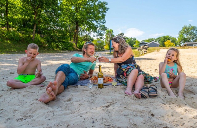 Joli appartement dans une maison de vacances pour 4 personnes avec WIFI, piscine, TV et terrasse