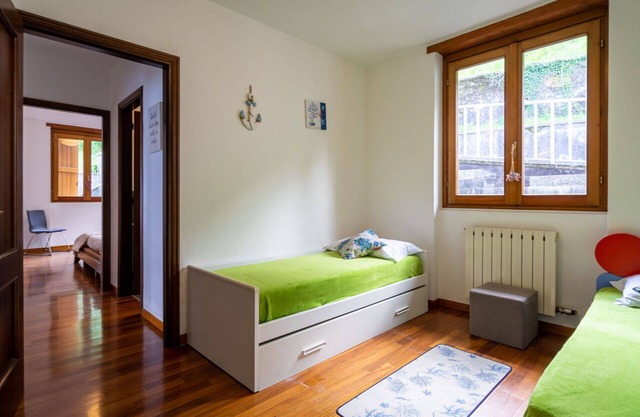Joli appartement dans une maison de vacances avec WIFI, TV, balcon, animaux admis et parking