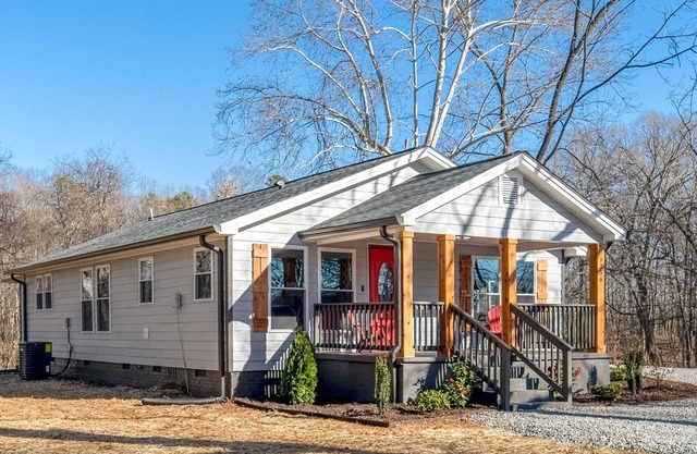 NICE Cedar Craftsman in Country