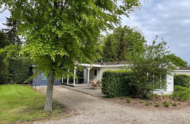 Joli chalet avec terrasse couverte, dans une réserve naturelle