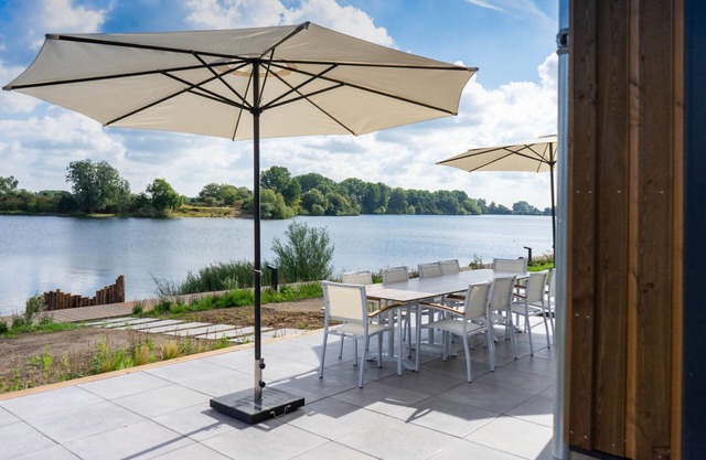 Joli chalet avec micro-ondes combi, près de la Meuse