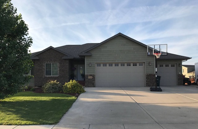 Agréable, propre, grande maison de 5 chambres entre Sturgis et Rapid City