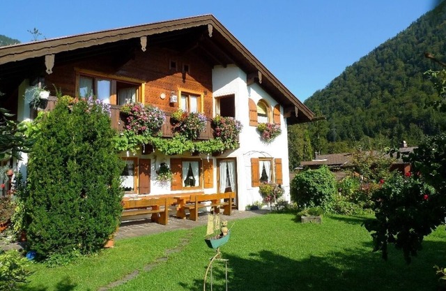 Chambre confort 26m² ***, avec petit déjeuner, chemins de randonnées au départ de la maison, endroit calme