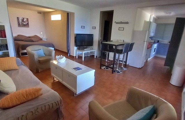 Bel appartement 53m² climatisé jardin WIFI piscine tennis parking privé vue mer