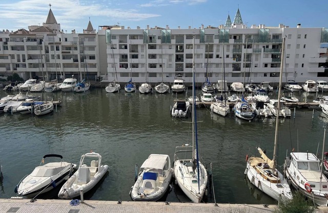 Bel appartement avec vue sur le canal et la piscine AV-69