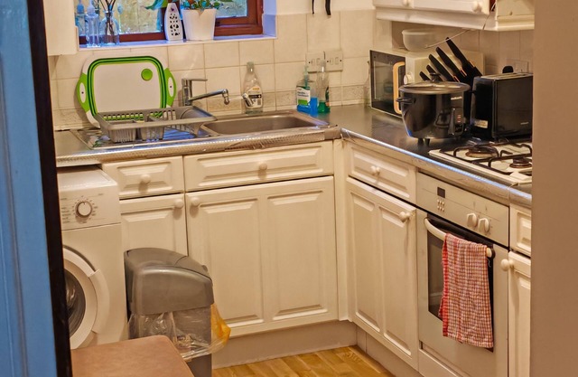 Nice flat with free parking and free wifi. Close to town centre