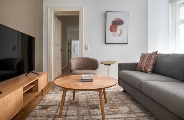 Nice Friedrichshain 2BR, nr Boxhagener Platz, by Blueground