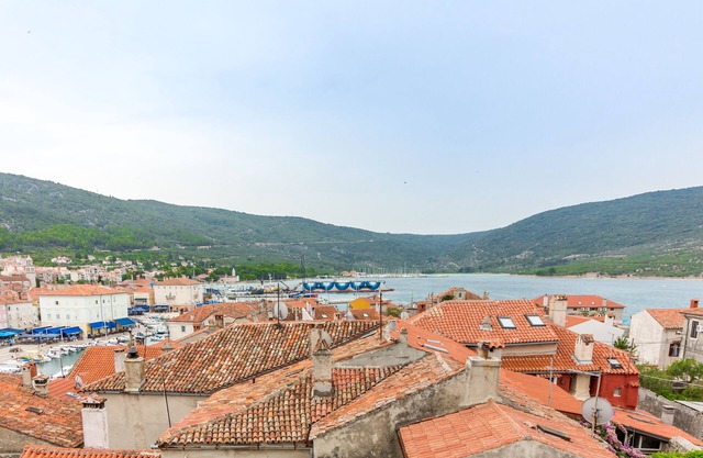 Belle vue sur le port de Cres