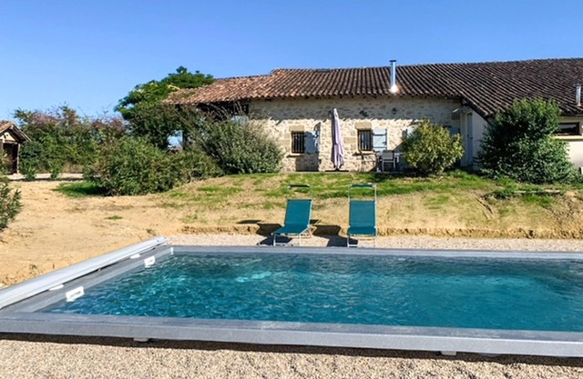 Nice home in Armillac with jacuzzi