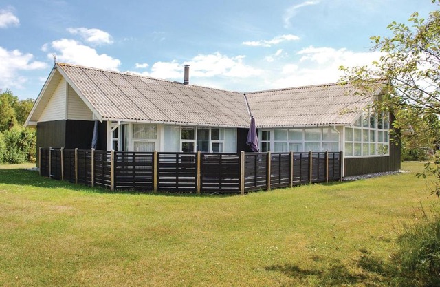 Nice Home In Ebeltoft With 3 Bedrooms, Sauna And Indoor Swimming Pool