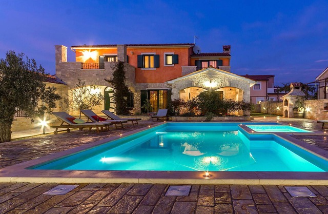 Superbe maison de 5 chambres à Golubovo