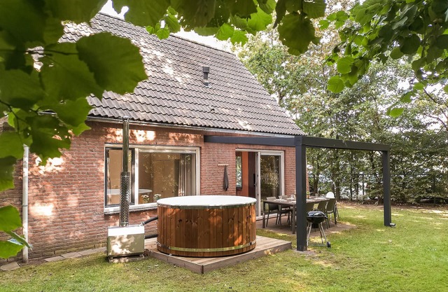 Belle maison à Hoeven avec sauna