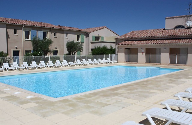 Jolie Maison avec piscine collective à Mouriès dans les Alpilles, 8 couchages