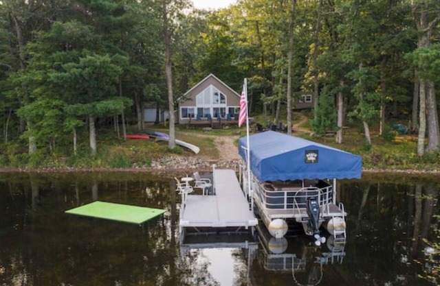 Nice Lake Escape Hot Tub Pontoon ATV Snowmobile Trails Lakefront & More!