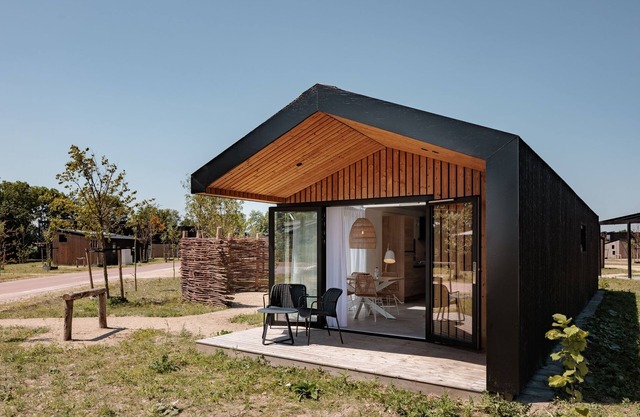 Lodge avec fenêtre de toit sur le Brielse Meer