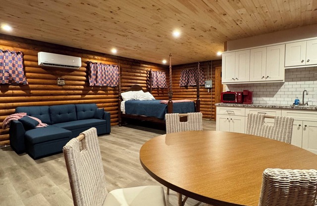 Nice log cabin on back country road with peace, quiet and the amenities of home