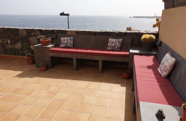 Joli Duplex neuf avec de grandes terrasses, avec de très belles vues sur la mer. Pour votre détente