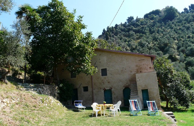 Petite maison "rustique" avec jardin et vue imprenable sur la côte Versilia