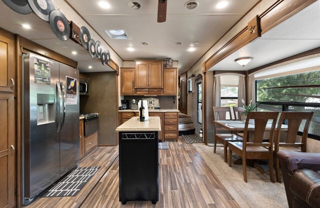 Nice spacious RV queen bed plus rollaway twin mattress