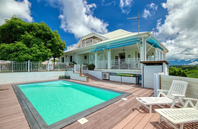 Villa de standing vue mer et piscine (MQRS08)