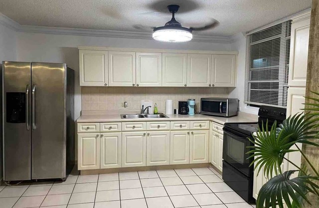 Nicky’s place in San Juan,Carolina, PR close to everywhere. You will love it.