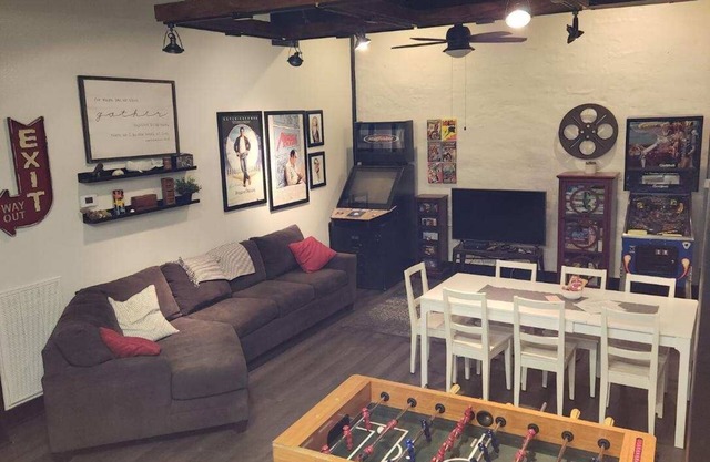 Night Owl 2E Fun Apartment in Downtown Eureka Springs w/optional paid parking!