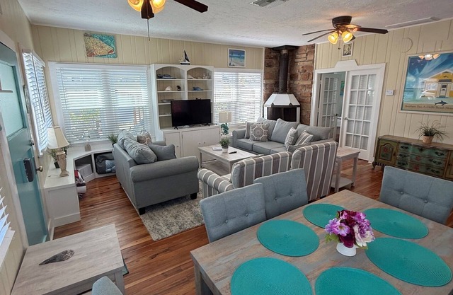 Newly Remodeled and just steps to the famous Pass-a-Grille Beach, pet friendly.