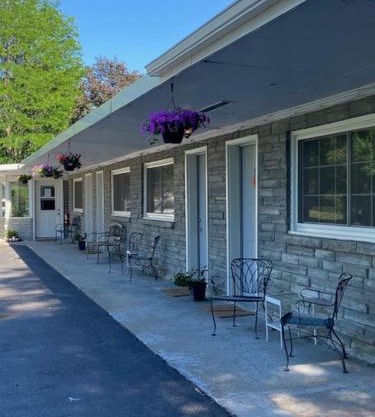 Nightshade Inn & Gardens