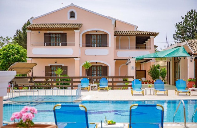 Nikos Pool Apartments - Ground Floor